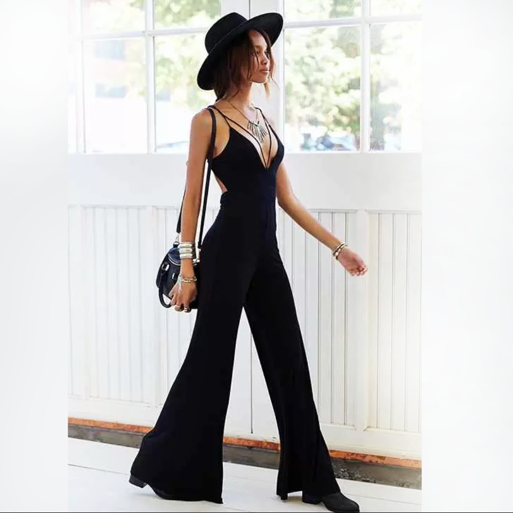 SILENCE + NOISE Vanya Deep-V Wide-Leg Jumpsuit/M